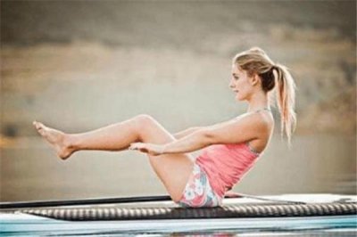 ​卷腹会不会驼背 姿势要正确