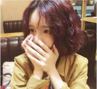 ​卷发大脸适合什么发型(大圆脸适合什么样的卷发)