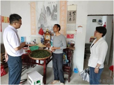 ​歙县县委常委、常务副县长程寄县检查指导易地扶贫搬迁工作