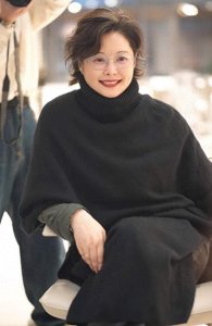 ​52岁袁立近照大公开：胖了老了，却温柔如初！