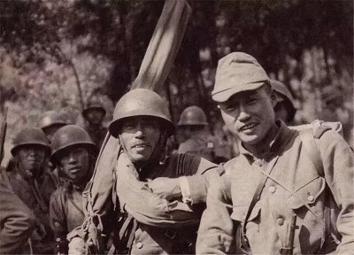 ​二鬼子究竟是什么货色；老兵坦言：买不起钢盔的韩国人