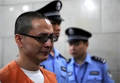 ​死刑执行现场：当犯人突然回头的那一刻，经验丰富的法警当场崩溃