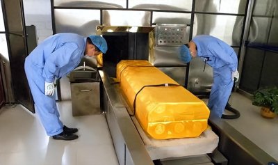 ​为啥人离世后要穿寿衣？平常的衣服不行吗？不是迷信，是有讲究的