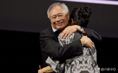 ​《卧虎藏龙》25周年放映会现场，章子怡终于得到了李安的拥抱