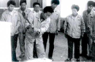 ​张瑞敏: 从工人到海尔传奇的蜕变之路