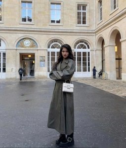 ​14岁王诗龄巴黎街拍照曝光，打扮成熟气场强，网友直呼不敢认