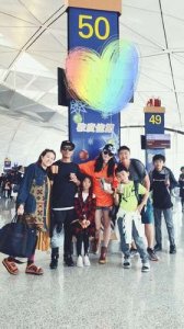 ​张柏芝证实诞下三胎后带儿子圣诞旅行 未见“小王子”现身