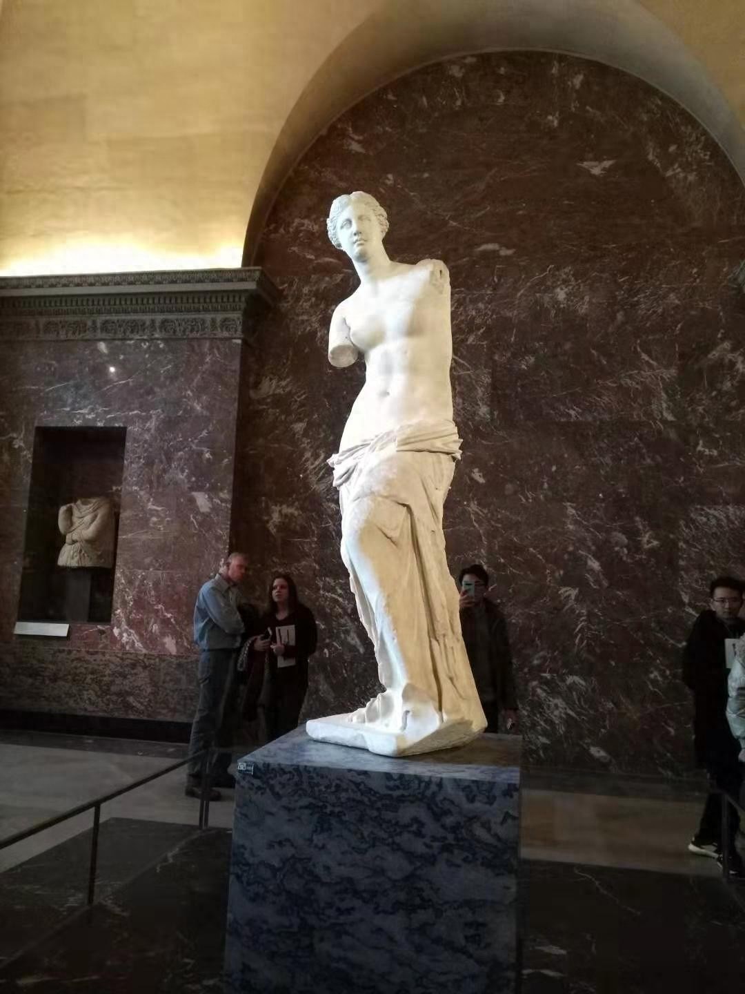 法国卢浮宫三大镇馆之宝