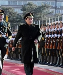 ​梁光烈当总参谋长5年，却有6位中将助理，但仅有1人官至副国级！