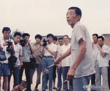 ​邱满囤发明了灭鼠神器，最高记录一次灭鼠200多万只，却饱受争议