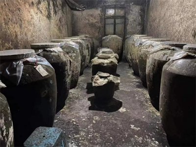 ​酱酒小知识▕酱香白酒呈现黄色的原因？