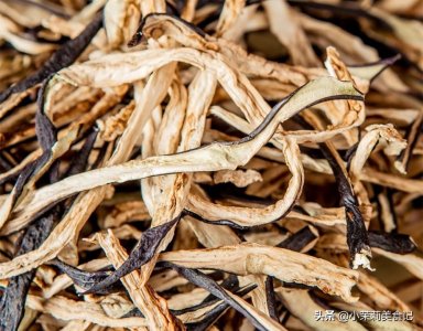 ​晒茄子干，切完就晒容易黑口感差，牢记2招，香浓耐嚼，一年不坏