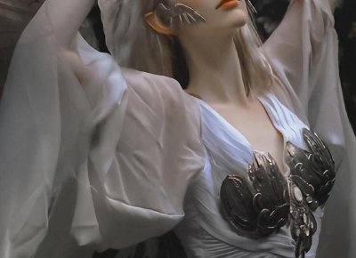 ​明明曾经无话不谈，明