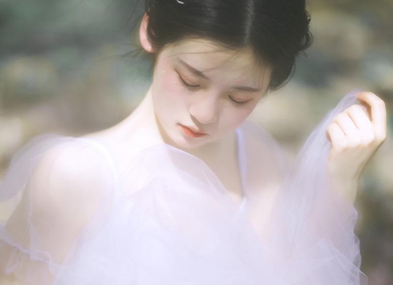 在一起一年送花留言异地恋 更加珍惜彼此感情