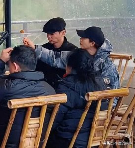 ​蔡少芬一家陪张晋回重