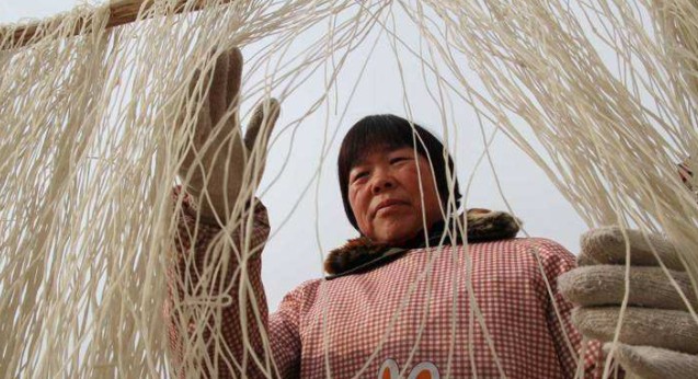 食用明胶是什么做的（粉条的制作教程介绍）