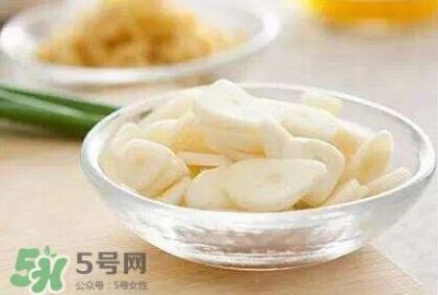 ​生吃蒜头有什么好处？