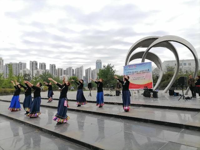 社区开展文明实践在行动（文明华新有你参与）(3)