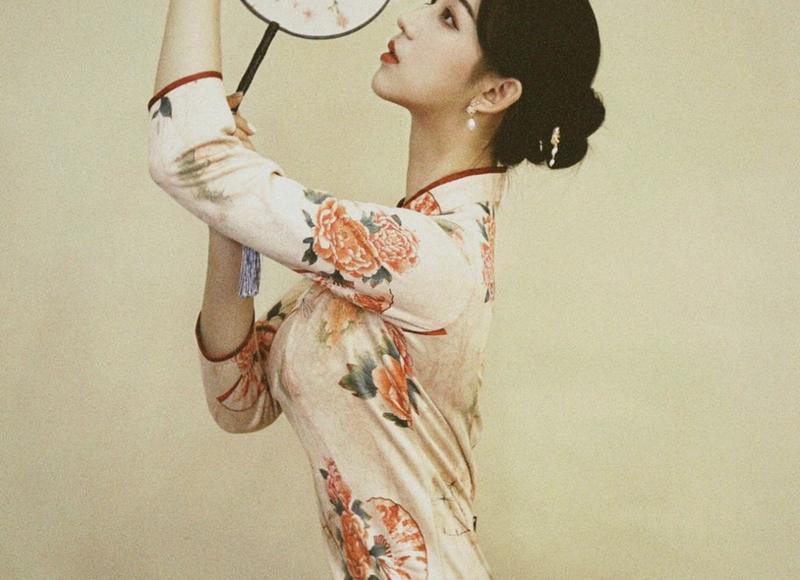 西红士又跑去广西浪了，街头保安一脸怨念地看着他