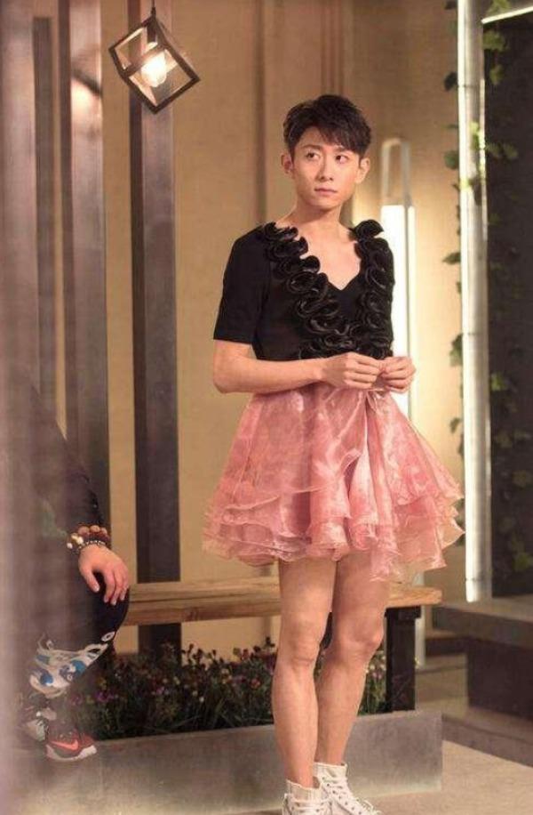 论张一山发型的各种样式,这次的发型更受粉丝喜爱