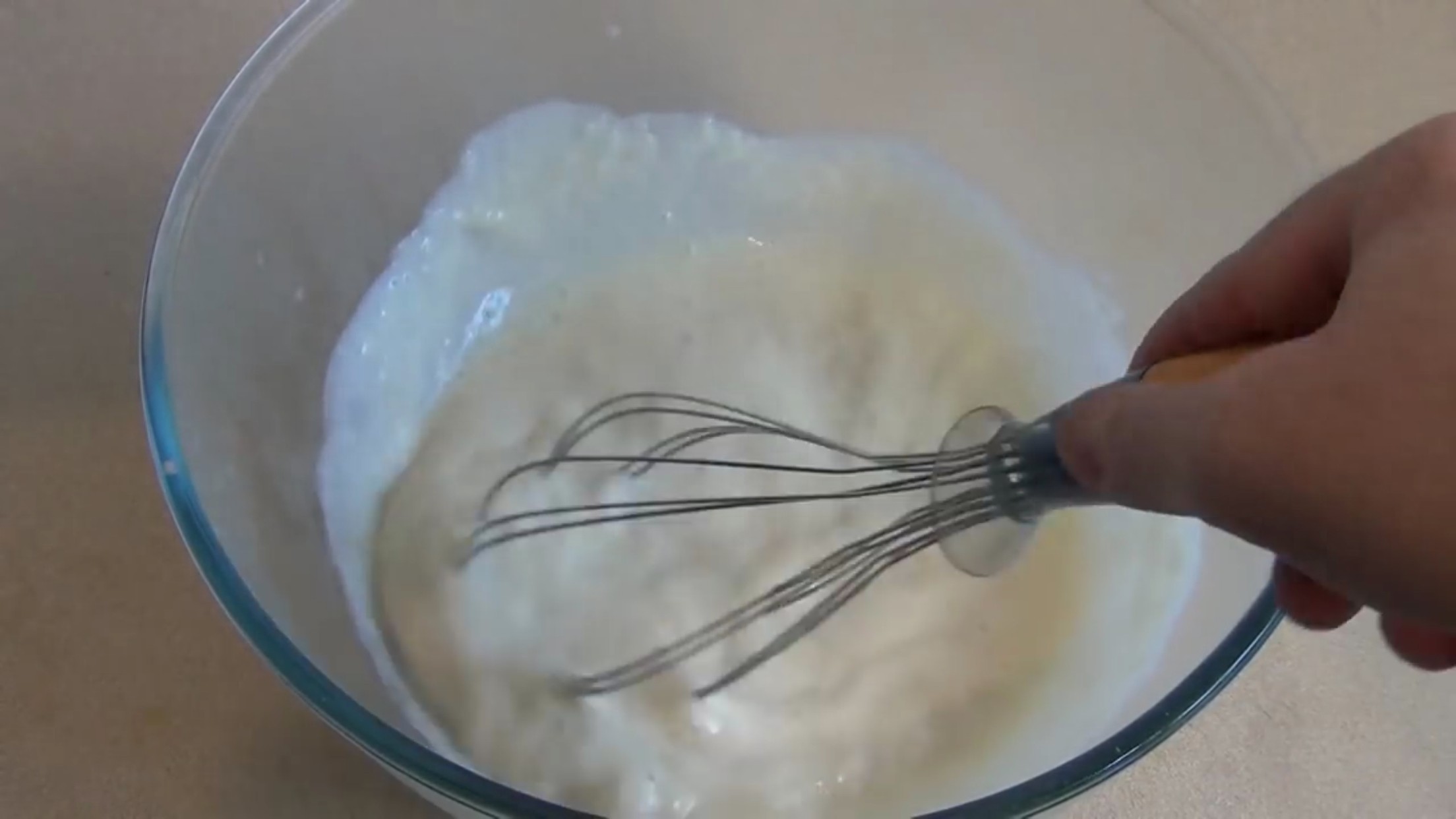 简单三步用牛奶做打发奶油，省事省钱还不快学