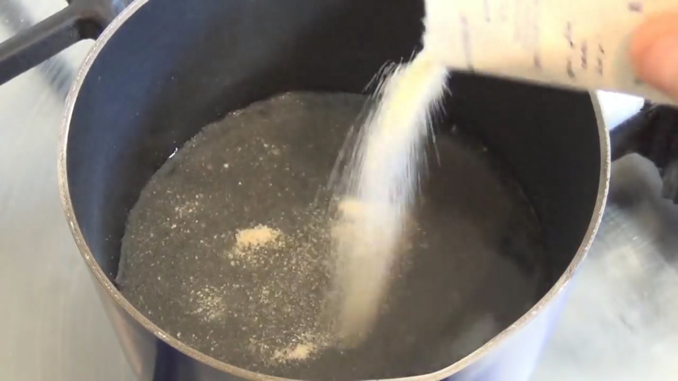 简单三步用牛奶做打发奶油，省事省钱还不快学