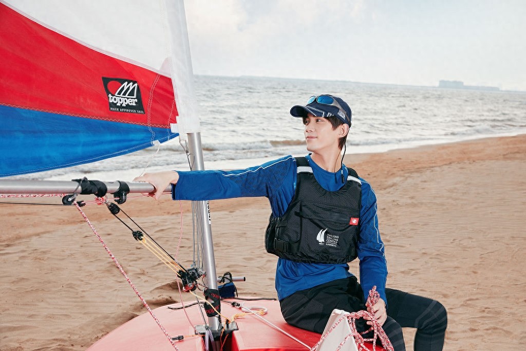 小伙儿贼帅！吴磊阳光健康形象受肯定 任帆船运动推广大使