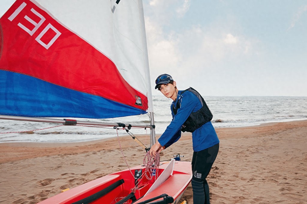 小伙儿贼帅！吴磊阳光健康形象受肯定 任帆船运动推广大使