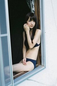 ​逢泽莉娜：身材与颜值齐飞，以绝美身材和清纯颜值征服无数粉丝