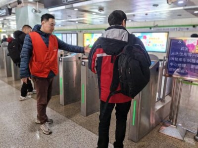 ​2月17日，地铁中山公园