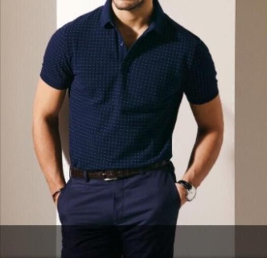 藏蓝色t恤穿搭（今夏超火的藏蓝色T恤）(12)