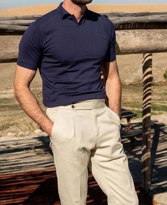 藏蓝色t恤穿搭（今夏超火的藏蓝色T恤）(13)