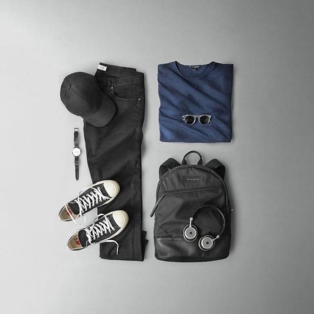 藏蓝色t恤穿搭（今夏超火的藏蓝色T恤）(3)