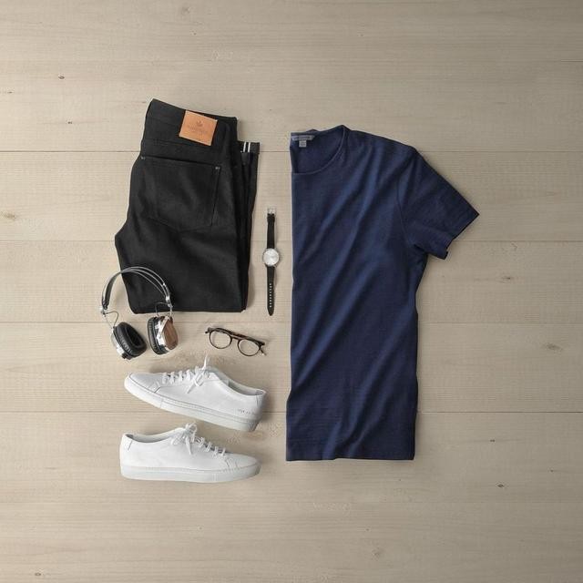 藏蓝色t恤穿搭（今夏超火的藏蓝色T恤）(4)