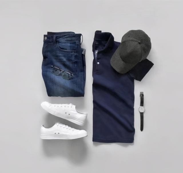 藏蓝色t恤穿搭（今夏超火的藏蓝色T恤）(9)