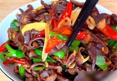 ​解锁辣炒鸡胗，烹饪师傅的秘制技巧大公开！
