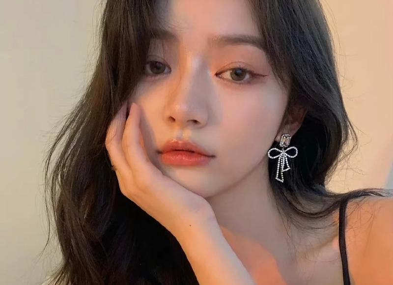 接吻为什么男的手不老实呢？