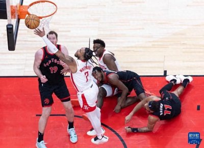 ​休斯顿火箭队在多伦多