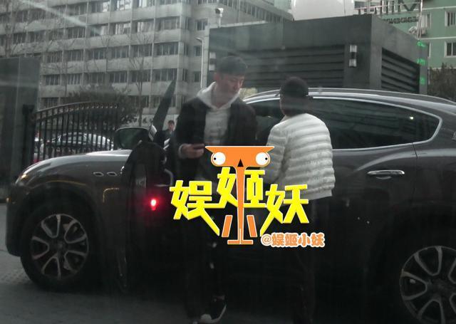 已与老公离婚？陈小艺被曝与神秘小男友同居