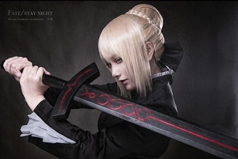 没有呆毛也很美 黑Saber精美COS赏