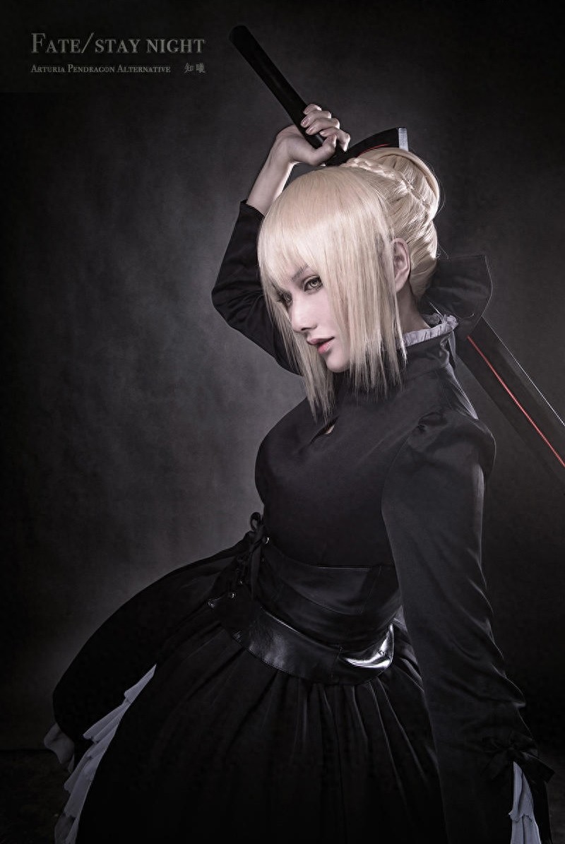 没有呆毛也很美 黑Saber精美COS赏