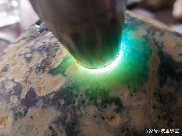 七大场口翡翠原石的特点讲解(全网最详细翡翠原石八大场口介绍)(2)