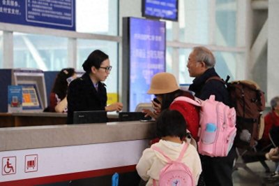 ​海口东站“椰城驿站”温暖旅客“最美回家路”