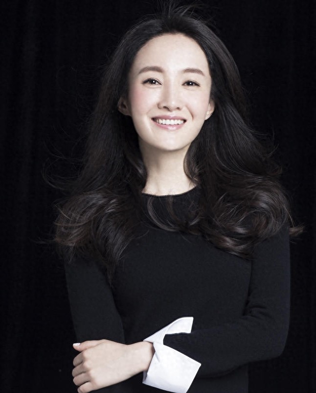 气质与演技兼备的衣珊,正凭借她不凡的实力,在影坛逐渐走红