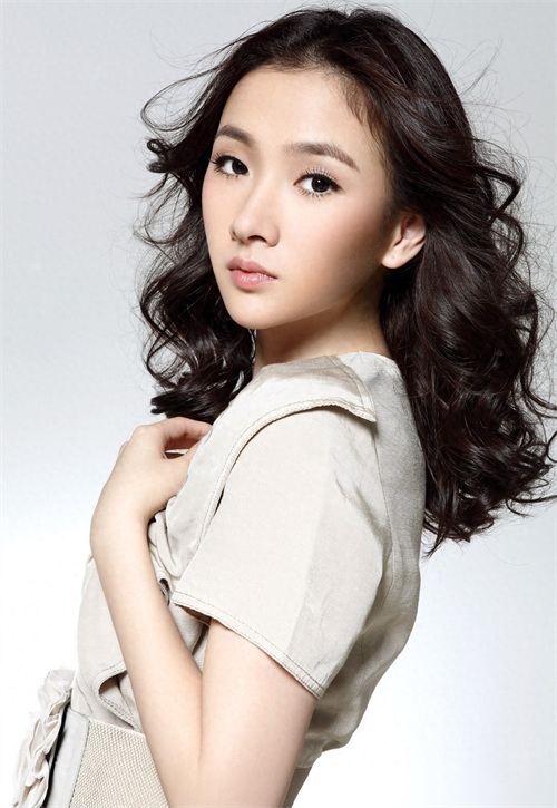 气质与演技兼备的衣珊,正凭借她不凡的实力,在影坛逐渐走红