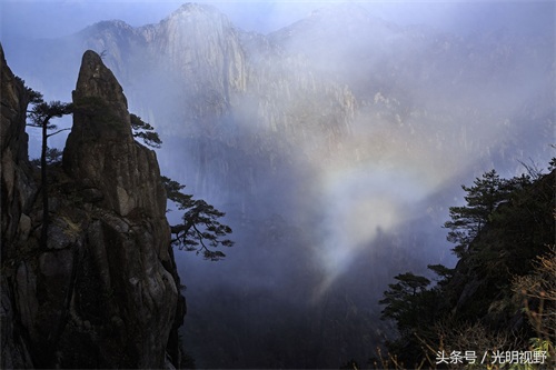 千年一遇！黄山现“云海佛光”，神秘诡异美不胜收