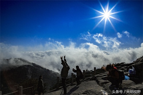 千年一遇！黄山现“云海佛光”，神秘诡异美不胜收