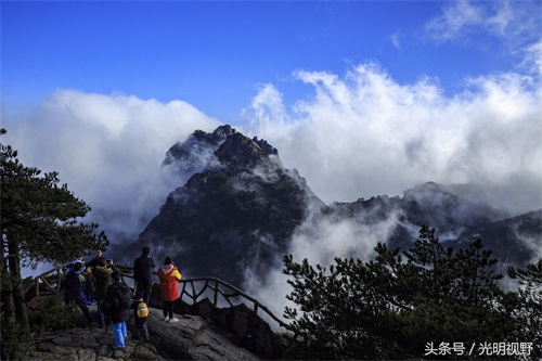 千年一遇！黄山现“云海佛光”，神秘诡异美不胜收