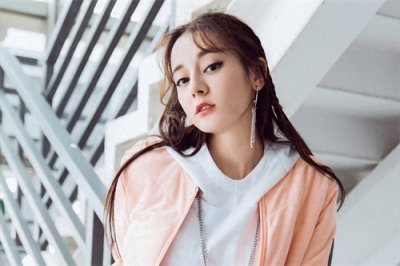 ​有消息称迪丽热巴和黄