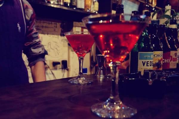 为何去酒吧娱乐不能“随性”敲钟，敲一次豪掷多少钱？